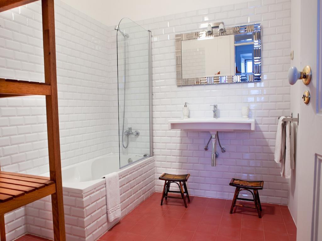 Myplace - Lisbon Castle Rom bilde